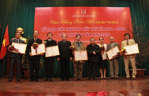 Trao giải cho bảy tác phẩm văn học xuất sắc