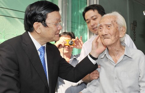 Tiếc thương ‘vua vọng cổ’ Viễn Châu