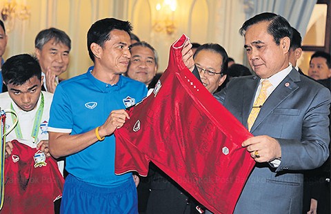 Thái Lan ‘chọn’ Kiatisak như thế nào?
