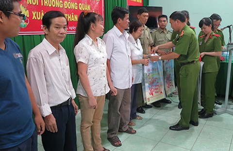 ĐH Cảnh sát nhân dân TP.HCM chúc tết dân