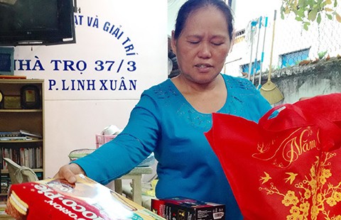 Làm cỗ tết cho người ở trọ