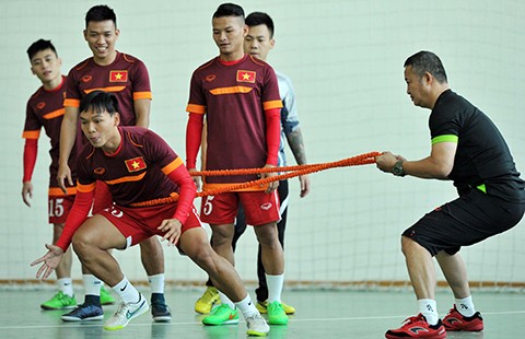 Futsal VN dự giải châu Á: Khổ luyện nơi không có tết