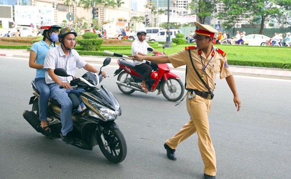 Bộ Tư pháp ‘soi’ quyền trưng dụng tài sản của CSGT