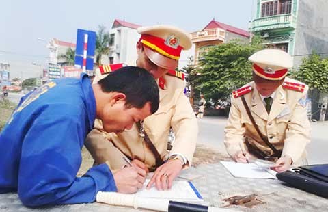 Nộp phạt qua bưu điện: CSGT bớt tiêu cực?