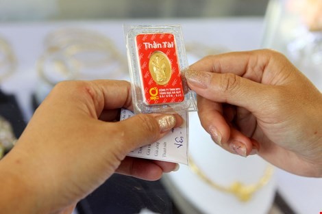 Xếp hàng mua vàng thần tài