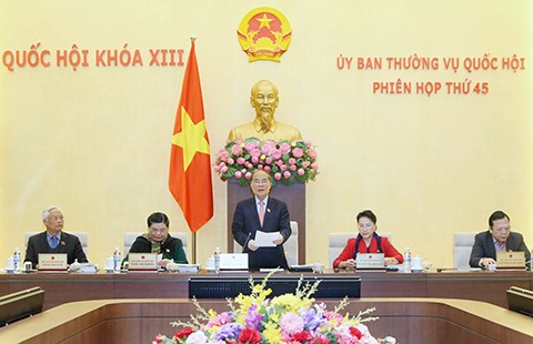 Không tán thành lùi Luật Biểu tình