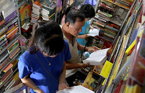 Đọc sách miễn phí ở tiệm ông Cần