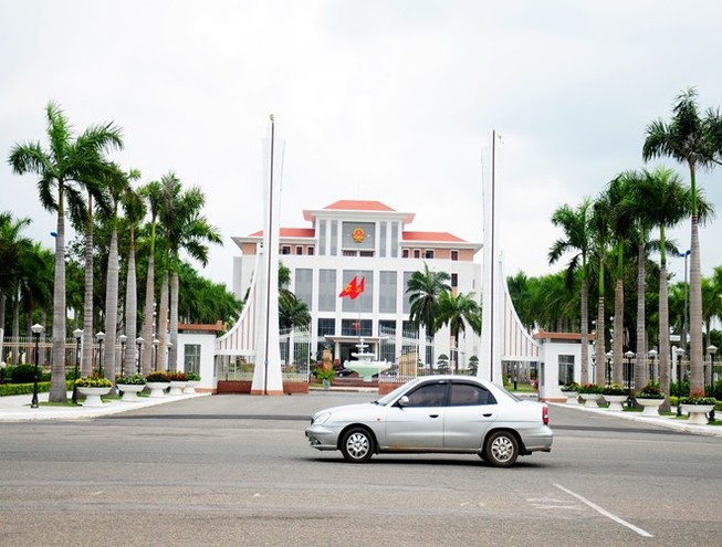 Phê chuẩn nhân sự UBND hai tỉnh