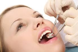 Xịt rửa răng bằng thiết bị đầy vi khuẩn