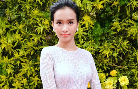 Ái Phương gây sốt với Tôi thấy hoa vàng trên cỏ xanh