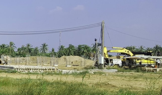 Hàng trăm cọc móng nghiêng, công trình ngàn tỉ vẫn thi công