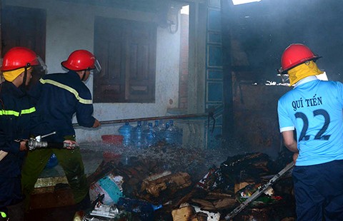 Nghịch lửa, ba đứa trẻ suýt bị thiêu sống