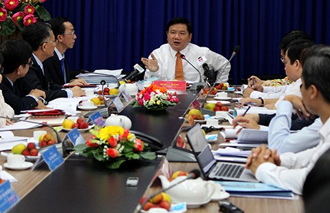 Sao không mời doanh nhân giỏi đến dạy?