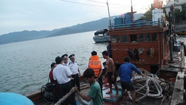 Bảy ngư dân đang chờ cứu nạn