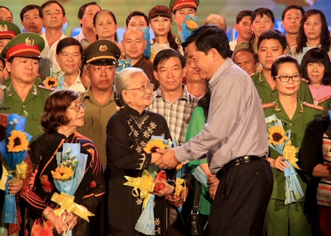 Đẹp từ sự cho đi