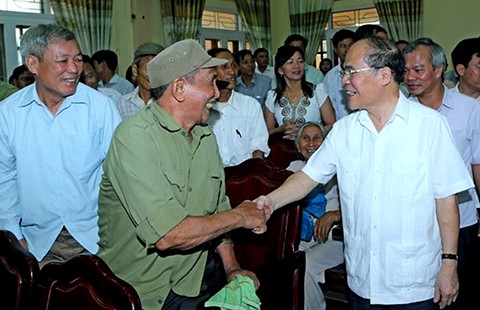 Không ai được quyền đứng trên nhân dân