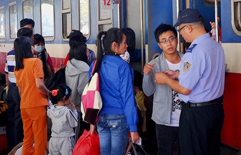 Ngành đường sắt, hàng không từ bỏ gương mặt lạnh lùng