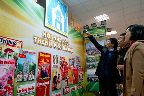 Báo chí đấu tranh không khoan nhượng với tham nhũng