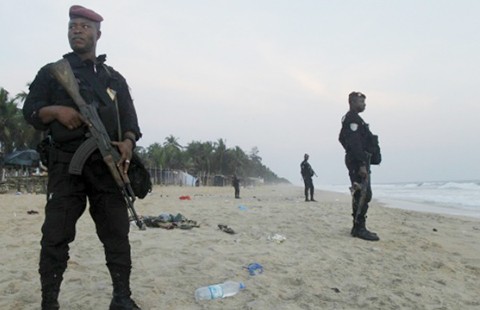 Al Qaeda tàn sát trên bãi biển Bờ Biển Ngà