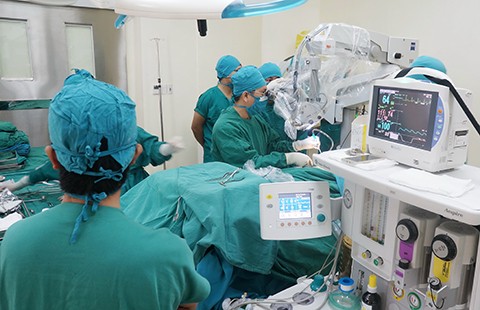Bệnh viện tư: ‘Chúng tôi bị phân biệt đối xử!’