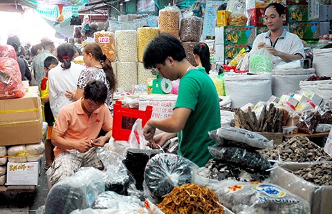 Đang khó khăn, sao tăng thuế môn bài?