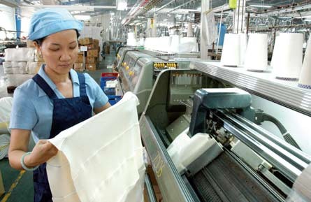 Đề nghị chọn sữa, dệt may để kích thích sản xuất