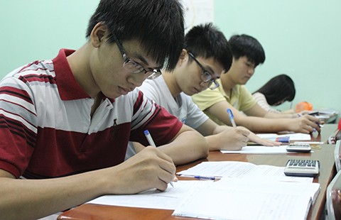 Cần sống thực chất và giản dị hơn