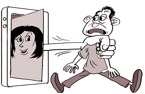 Bị bắt vì mê hình nạn nhân trong điện thoại