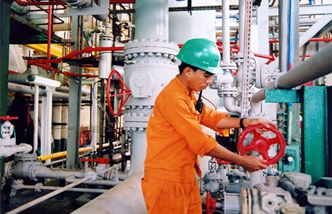 Dầu lao dốc, có nên dừng khai thác?