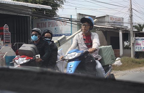 Nài thuốc chạy bạt mạng, ‘cướp’ lại thuốc lá lậu