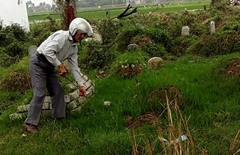 Quản trang bán đất mồ mả đút túi riêng