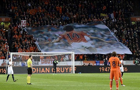 Hà Lan đổi tên sân quốc gia thành Johan Cruyff