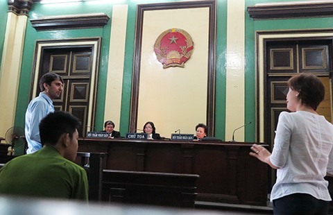 Giận vợ, đập phá đồ..., đi tù như chơi!