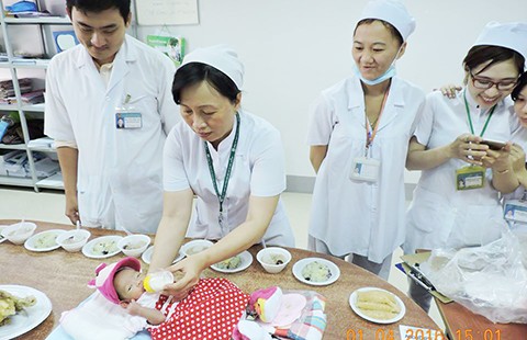 Bệnh viện tìm cha mẹ bé gái bị bỏ rơi