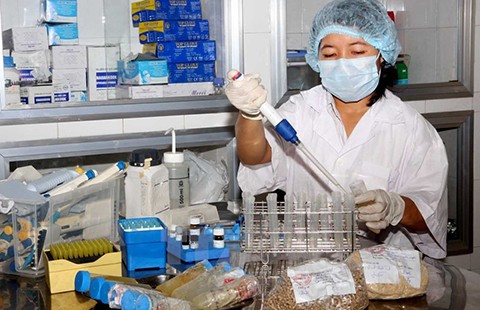 Đẩy trách nhiệm kiểm tra chất cấm?