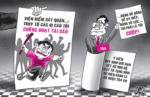 Bốn lần, tòa viện cãi nhau
