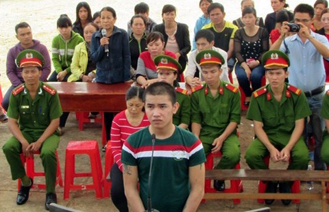 Vờ mua nước ngọt, ra tay giết người để cướp của