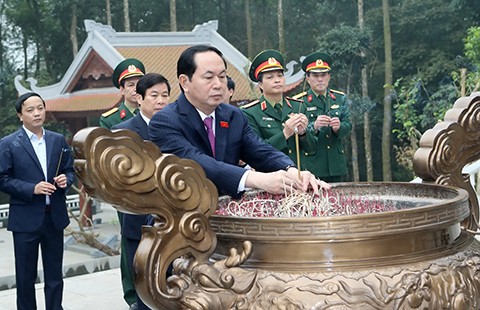 Chủ tịch nước Trần Đại Quang dâng hương tại Khu di tích K9