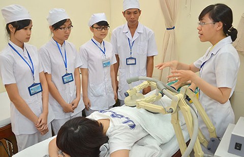 Tốt nghiệp Trung y được phân công nhiệm vụ làm bác sĩ là đúng