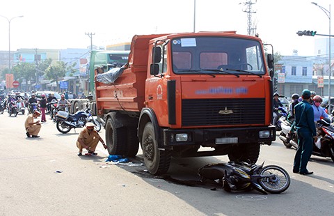 Khắp nơi khiếp sợ xe ben