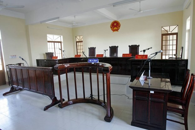 Nối mạng trực tuyến từ phòng xử án