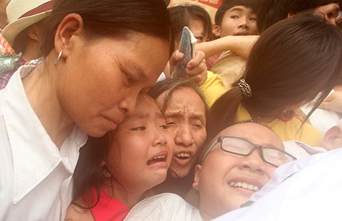 Đổ xô, chen chúc lên đền Hùng