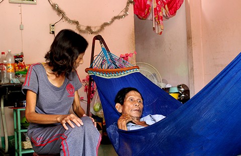 Cái nghèo đi cùng bệnh tật, tuổi già