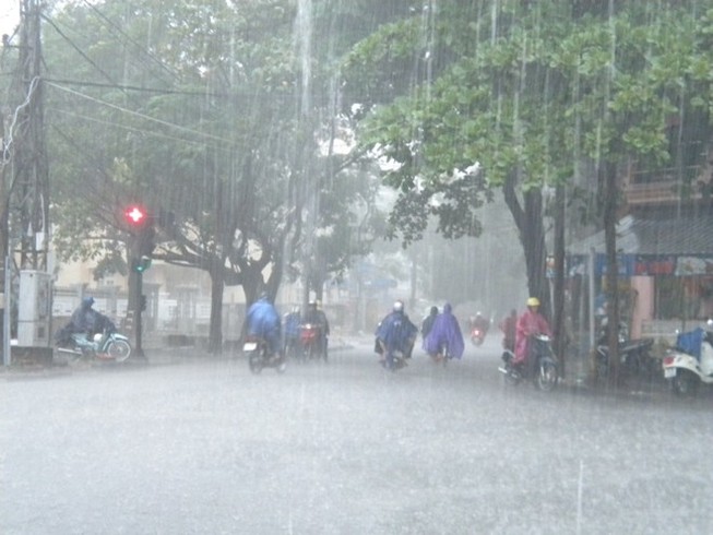 Nam Bộ bắt đầu có mưa dông vào chiều tối