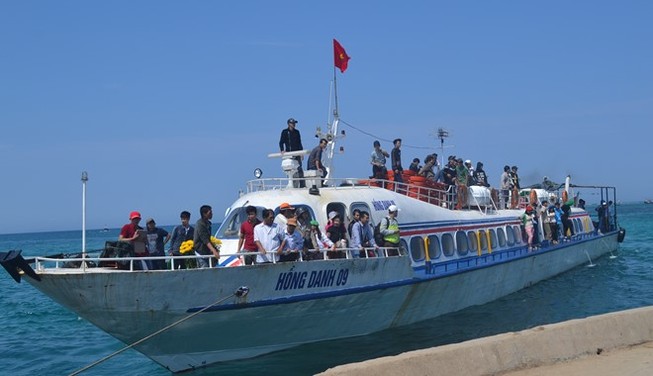Cháy vé tàu ra đảo Lý Sơn