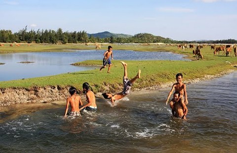 Quảng Ngãi: Không để học sinh tự ý tắm sông