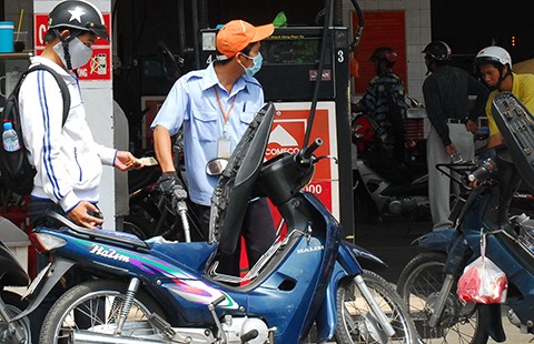 Đại gia ngoại vào, giá xăng xuống?