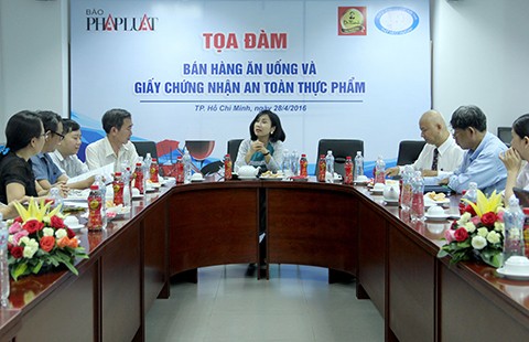 Từ vụ Xin Chào, không giấy ATTP, xử sao?