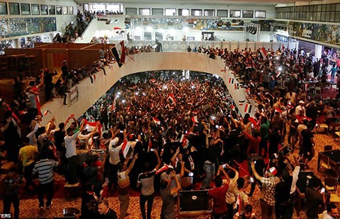Hàng ngàn người nhảy múa trong tòa nhà Quốc hội Iraq
