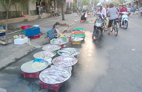 Chợ tự phát, muốn là dẹp được!